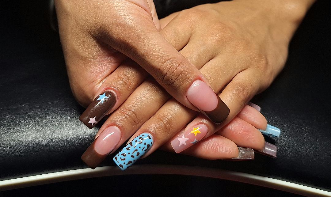 Chocolate star and cheetah nail art